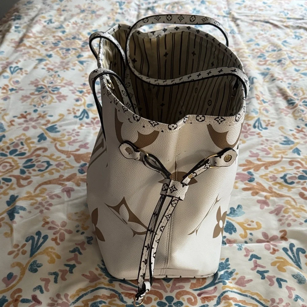 Knock off LV Cream and Brown Monogram Tote Bag - Picture 3 of 5